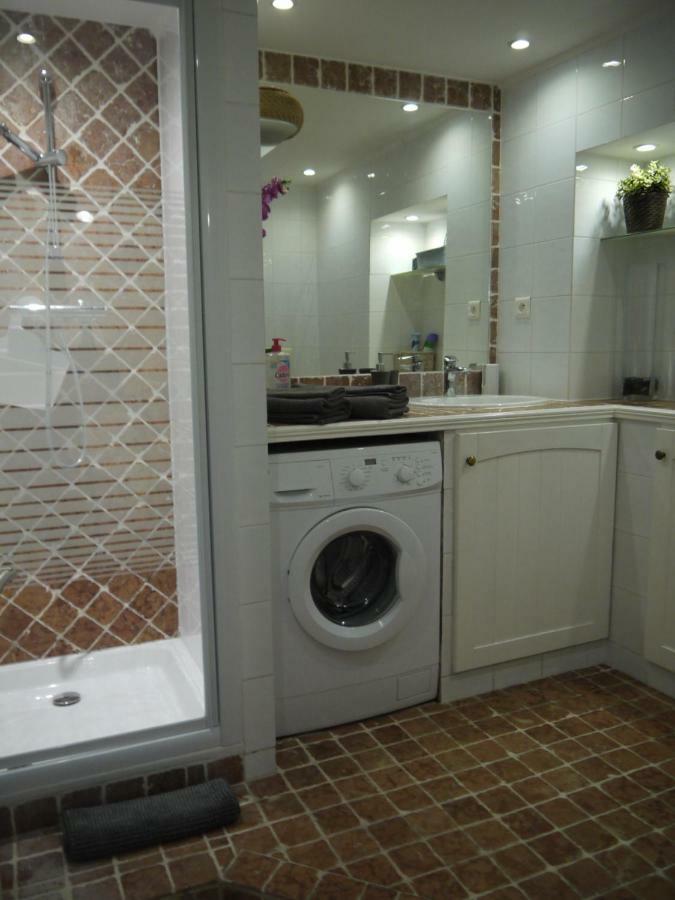 Vieille Ville 1 - Luca'S Apartment, 1 Bedroom, Max 2 Adults And 2 Kids 앙티브 외부 사진
